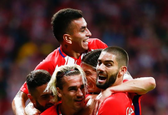 Atletico Madrid Spieler feiern mit Antoine Griezmann.