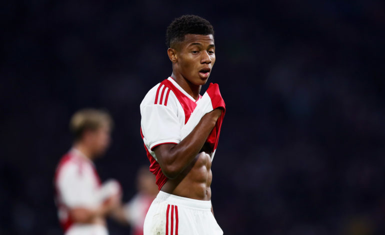 Der BVB zeigte in diesem Sommer Interesse an der Verpflichtung von David Neres. Nun äußerte sich der Spieler von Ajax Amsterdam zu den damaligen Gerüchten.