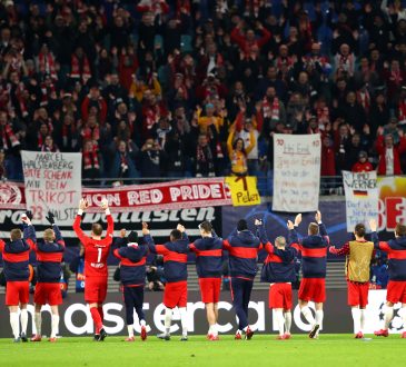 RB Mannschaft jubelt mit Fans