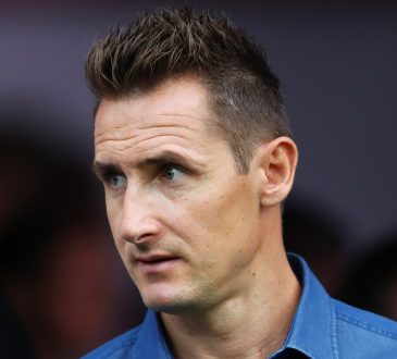 Miroslav Klose mit Hemdkragen