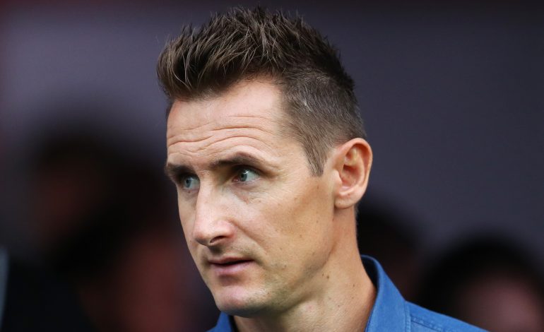 Miroslav Klose mit Hemdkragen