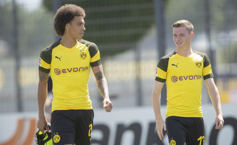 Sergio Gomez (r.) und Axel Witsel (l.)