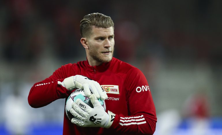 Loris Karius mit Ball in der Hand