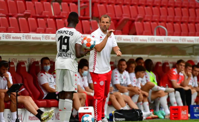 Bo Svensson Bundesliga Moussa Niakhaté 1. FSV Mainz 05 Fastenbrechen Ramadan