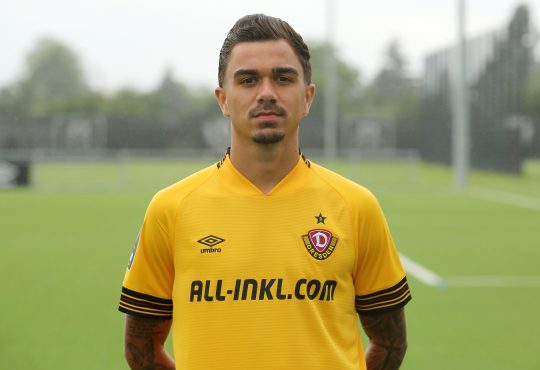 Oliver-Batista-Meier-im-Trikot-des-Dynamo-Dresden