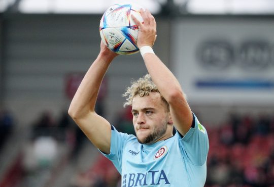 Hollerbach Benedict Fortuna Düsseldorf Klaus Allos Christian Weber 3. Liga SV Wehen Wiesbaden