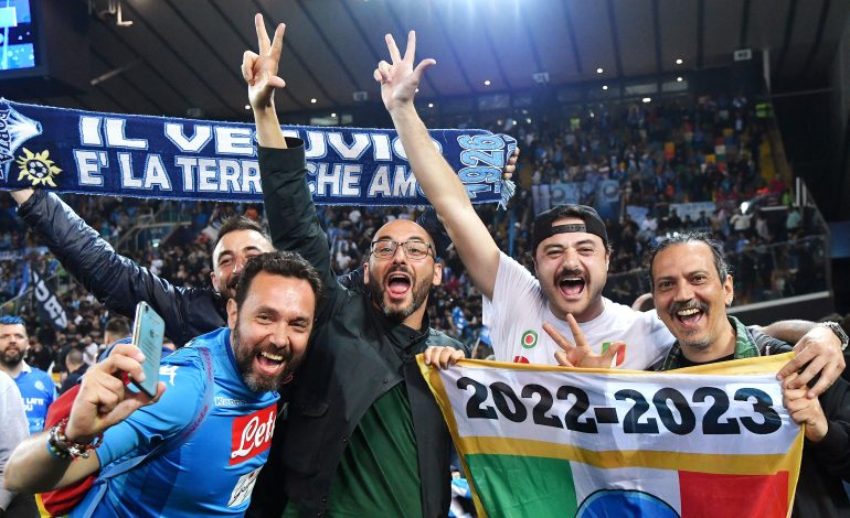 SSC Neapel Fans feiern die erste Meisterschaft seit 33 Jahren.