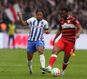 Foto von Jessic Ngankam (Hertha BSC) im Zweikampf mit Zagadou (VfB Stuttgart). Credits: Getty Images.