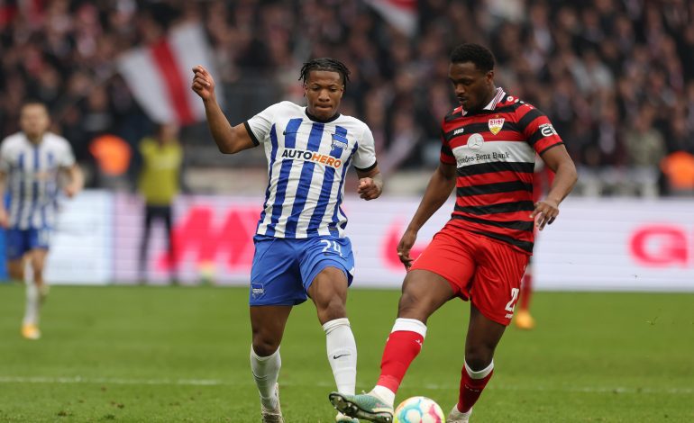 Foto von Jessic Ngankam (Hertha BSC) im Zweikampf mit Zagadou (VfB Stuttgart). Credits: Getty Images.