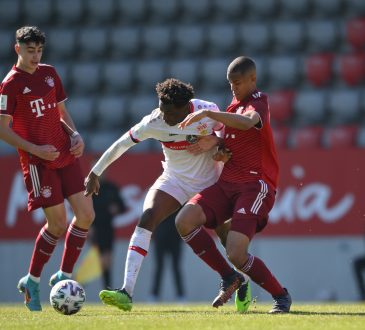 Tarek Buchmann (rechts im Bild) wird ab der kommenden Saison mit den Profis des FC Bayern München mittrainieren. Foto: Sebastian Widmann/Getty Images