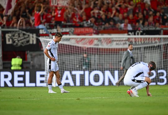 Bundesliga Klubs durchgereicht