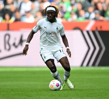 Manu Koné von Gladbach am Ball