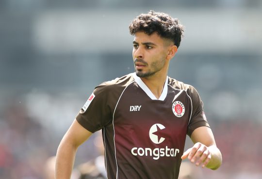 Elias Saad im Trikot von St. Pauli