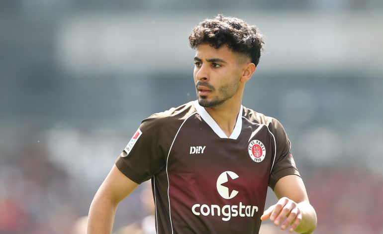 Elias Saad im Trikot von St. Pauli