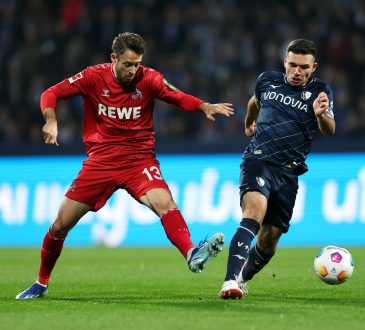 Mark Uth im Zweikampf gegen Bochum.