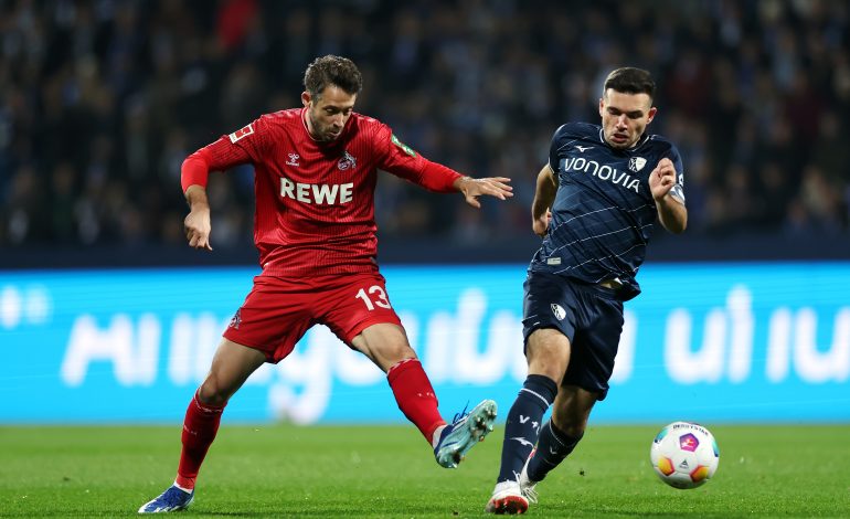 Mark Uth im Zweikampf gegen Bochum.