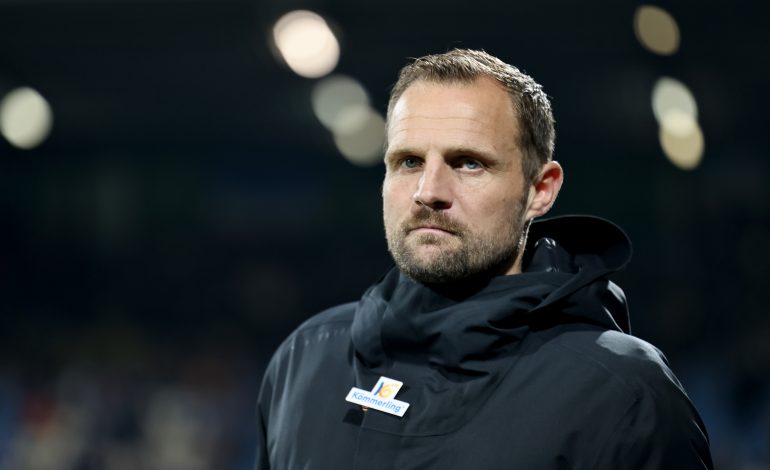 Bo Svensson, ehemaliger Trainer von Mainz 05 guckt leicht ratlos in die Gegend