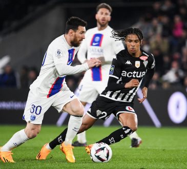 Jean-Mattéo Bahoya im Zweikampf mit Lionel Messi