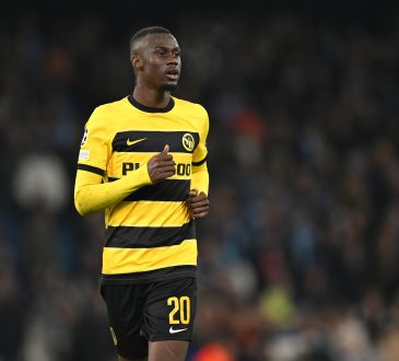 Cheikh Niasse #20 im Trikot von Young Boys Bern im Spiel gegen Manchester City in der Champions League