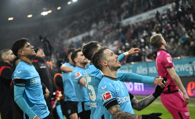 Leverkusen ungeschlagen Vorrunde