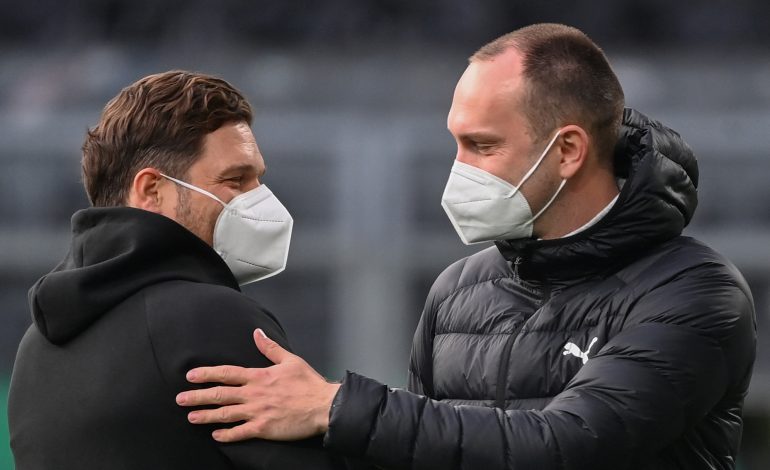 Dortmund-Trainer Edin Terzic und Bremen-Trainer Ole Werner geben sich die Hand