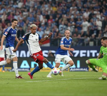 Robert Glatzel im eins gegen eins Duell mit Marius Müller