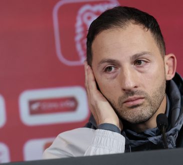 Der belgische Nationaltrainer Domenico Tedesco auf einer Pressekonferenz