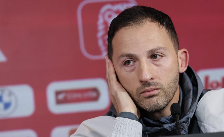 Der belgische Nationaltrainer Domenico Tedesco auf einer Pressekonferenz