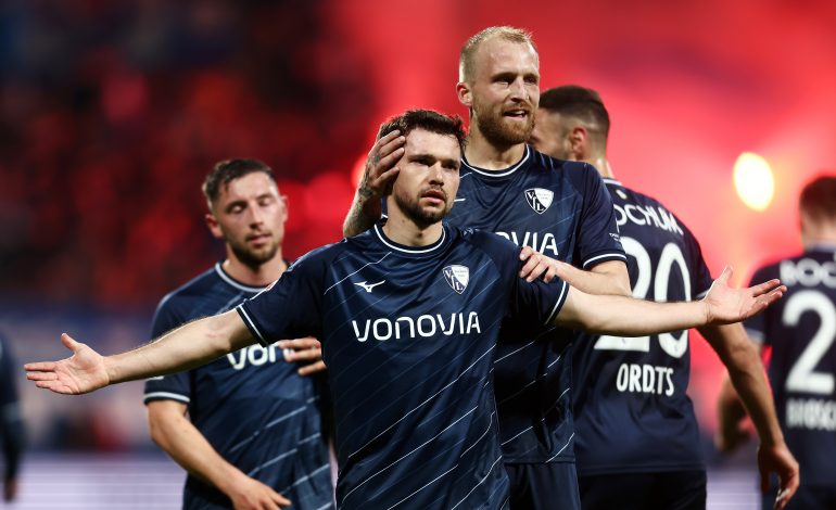 Kevin Stöger und Philipp Hofmann feiern das Tor nach Hoffenheim.