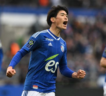 Yuito Suzuki im Trikot vom RC Strasbourg