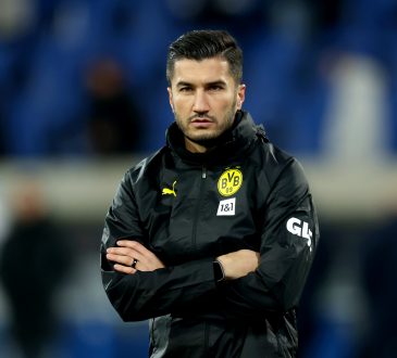 Nuri Sahin in einer Jacke der Borussia Dortmund