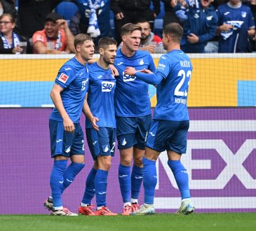 Die Mannschaft der TSG Hoffenheim bejubelt einen Treffer