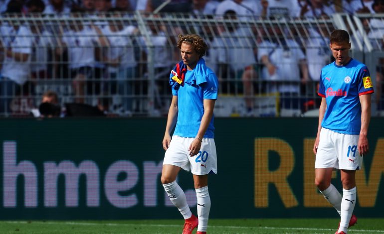 Fiete Arp enttäuscht nach Bundesliganiederlage gegen Borussia Dortmund