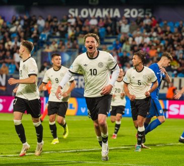 Woltemade jubelt nach dem 3:0 Sieg gegen Slowenien