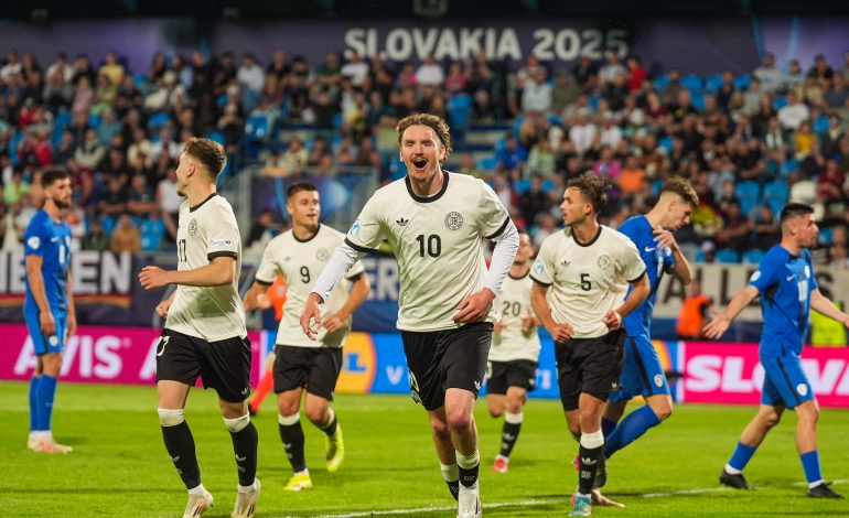 Woltemade jubelt nach dem 3:0 Sieg gegen Slowenien