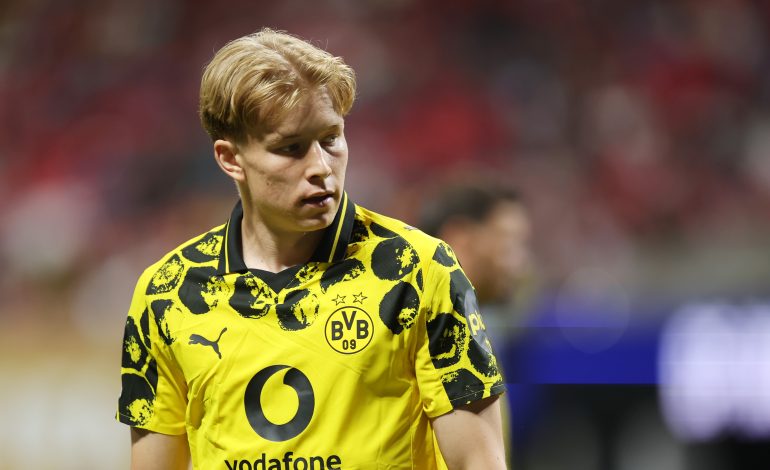 Borussia Dortmund-Verteidiger Daniel Svensson im BVB-Trikot bei der FIFA Klub-Weltmeisterschaft