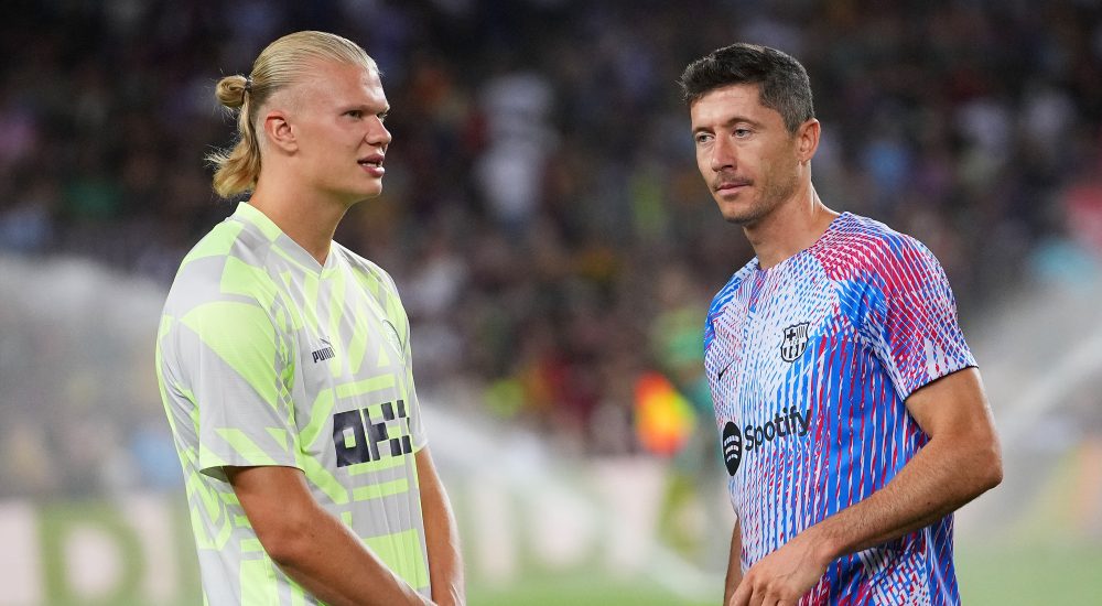 Erling Haaland und Robert Lewandowski. Beide im Aufwärmshirt ihrer Vereine