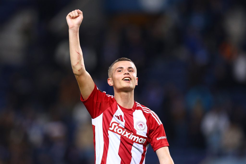 Christos Mouzakitis von Olympiakos Piräus nach dem Spiel gegen den FC Porto in der Europa League 24/25