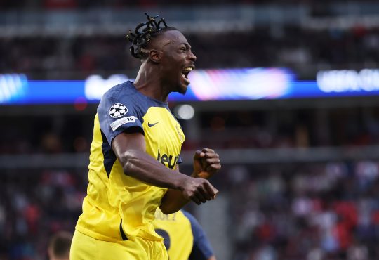 Union Saint-Gilloise Stürmer Promise David in der UEFA Champions League nach seinem Treffer gegen PSV Eindhoven.