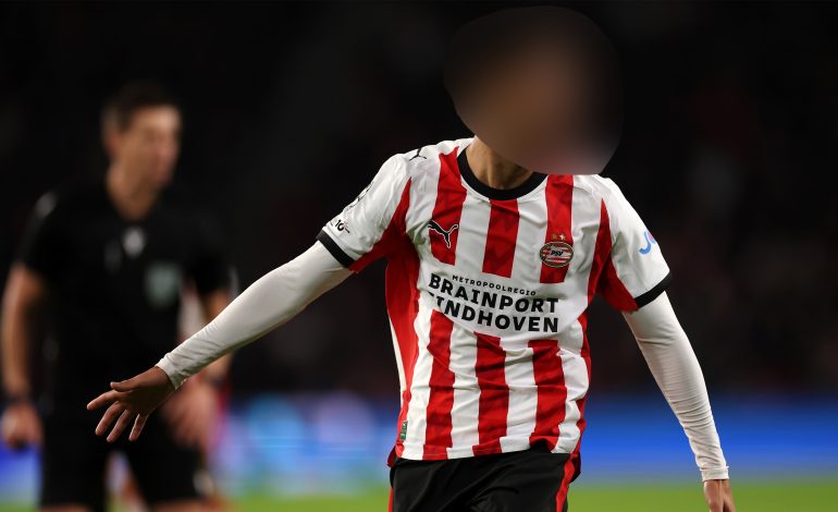 Ein Spieler von PSV Eindhoven. Sein Gesicht ist zensiert. Eintracht Frankfurt soll an diesem Spieler dran sein.