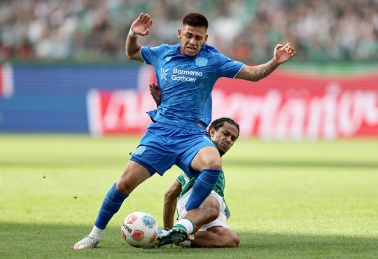 Claudio Echeverri im Leverkusen-Trikot