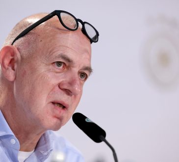 Bernd Neuendorf bei einer Pressekonferenz zur WM 2022