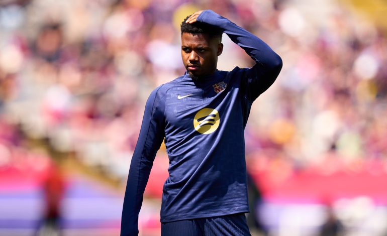 Ansu Fati im Aufwärmtrikot vom FC Barcelona