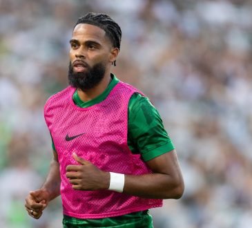 Jeremiah St. Juste in einem Aufwärmshirt