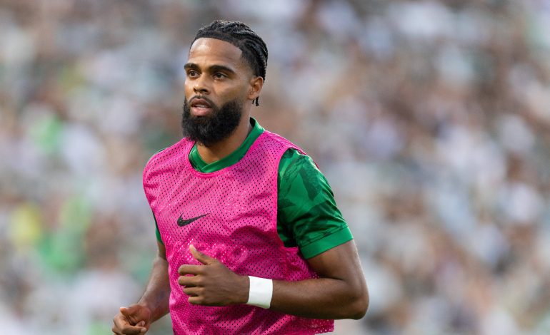 Jeremiah St. Juste in einem Aufwärmshirt