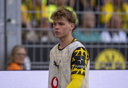 Cole Campbell im Aufwärmshirt