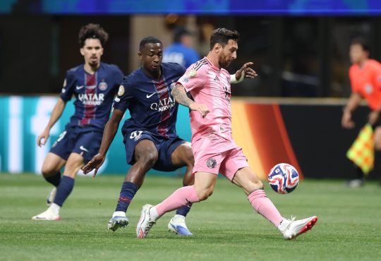 Willian Pacho, Lionel Messi