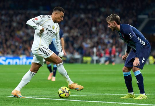 Kylian Mbappé gegen Oscar Mingueza