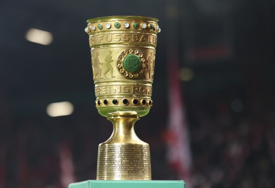 Nahansicht der DFB-Pokal Trophäe