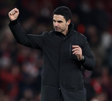 Arsenal-Trainer Mikel Arteta jubelt